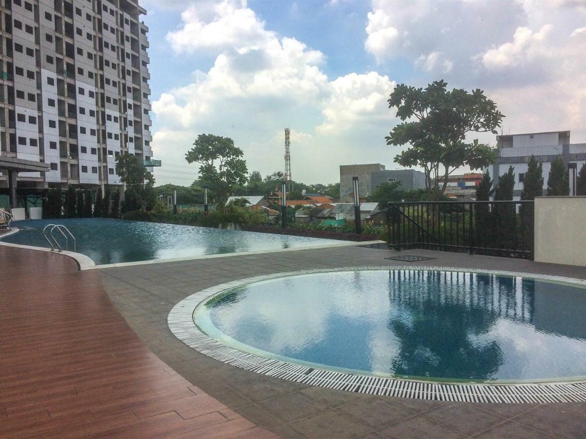 Comfortable And Clean At The Oasis By Travelio Apartemen